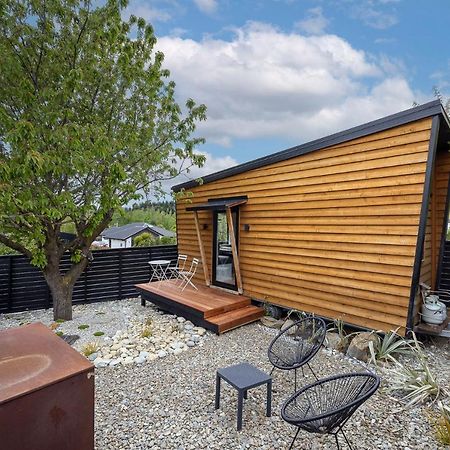 Appartement Tiny House With Mountain Views, Indoor And Outdoor Fire, Private Courtyard Garden à Wanaka Extérieur photo